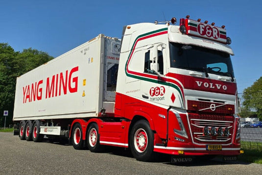 【予約】2025年10-12月以降発売予定 VOLVO FH5 グローブトロッター 6X2 ツインステア フレックスコンテナトレーラー - 3軸 + 40フィート冷蔵コンテナキャリア F&R TRANSPORT仕様 トラック / WSI 1/50 建設機械模型 工事車両