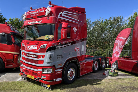 【予約】2025年10-12月以降発売予定 SCANIA R ハイライン CR20H 6X2 ツインステア ロイヤルエディション トラック / WSI 1/50 建設機械模型 工事車両