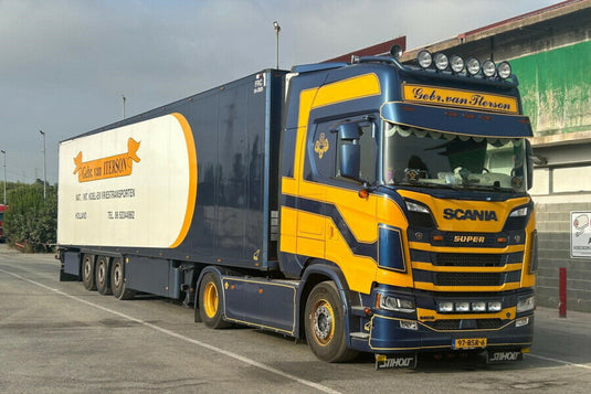 【予約】2026年発売予定 Scaniaスカニア S HIGHLINE CS20H 4X2 リーファートレーラー 3軸 Gebr. van Iterson / WSI 1/50 建設機械 模型