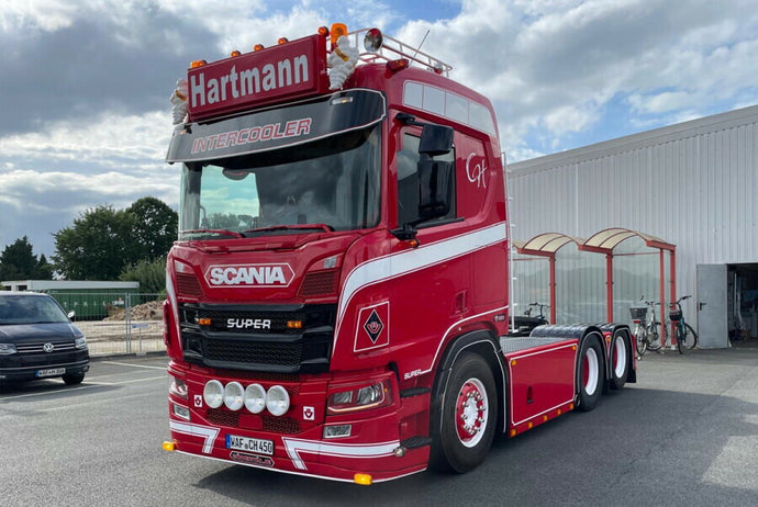 【予約】2025年10-12月以降発売予定 SCANIA R ノーマル CR20N 6X2 タグアクスル HARTMANN仕様 トラック / WSI 1/50 建設機械模型 工事車両