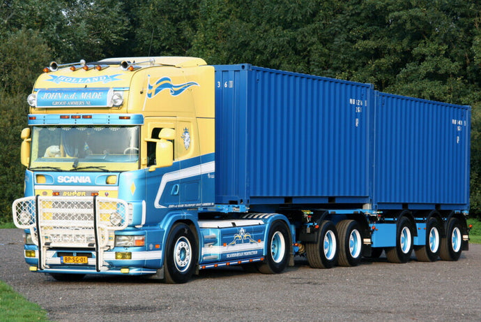 【予約】2025年発売予定 JOHN V.D. MADE SCANIA 4シリーズ トップライン 4×2 2CONNECT コンビトレーラー - 5軸 + 20フィートコンテナ×2 トレーラー / WSI 1/50 建設機械模型 工事車両