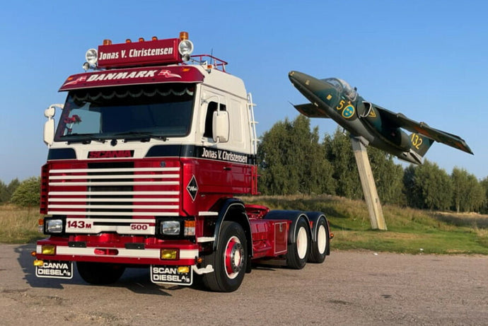 【予約】2026年発売予定 JONAS V. CHRISTENSEN SCANIA 3シリーズ 6X2 タグアクスル トラック / WSI 1/50 建設機械模型 工事車両