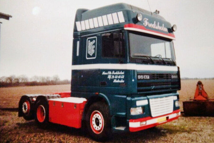 【予約】2026年発売予定 FREDSHOLM DAF 95XF スーパースペースキャブ 6X2 タグアクスル トラック / WSI 1/50 建設機械模型 工事車両