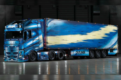 【予約】2025年発売予定 THOMANN - OUTLINER VOLVO FH5 グローブトロッター XL 6×2 ツインステア 冷蔵トレーラー - 3軸 / WSI 1/50 建設機械模型 工事車両