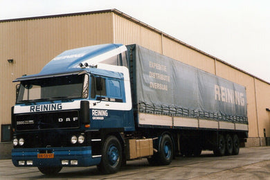 【予約】2026年発売予定 REINING GRONINGEN DAF 2800 4x2 クラシック カーテンサイダートレーラー 3軸 トレーラー / WSI 1/50 建設機械模型 工事車両