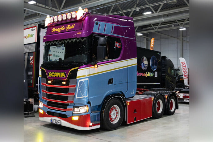 【予約】2025年発売予定 CHRISTOFFER FJELD SCANIA S ハイライン CS20H 6×2 タグアクスル トラクタヘッド トラック / WSI 1/50 建設機械模型 工事車両