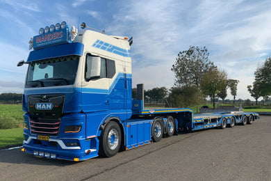 【予約】2026年発売予定 MANDERS DEURNE MAN TGX GX 6x2 タグアクスル セミ ホイールウェル ローローダー 4軸 積載車 / WSI 1/50 建設機械模型 工事車両