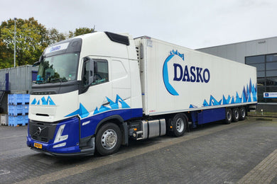【予約】2026年発売予定 DASKO VOLVO FH AERO GLOBETROTTER XL 4x2 リーファートレーラー 3軸 トレーラー / WSI 1/50 建設機械模型 工事車両