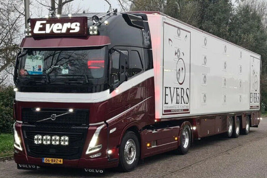【予約】2026年発売予定 EVERS VOLVO FH5 GLOBETROTTER XL 4X2 アイソサーム家畜輸送トレーラー 3軸 トレーラー / WSI 1/50 建設機械模型 工事車両