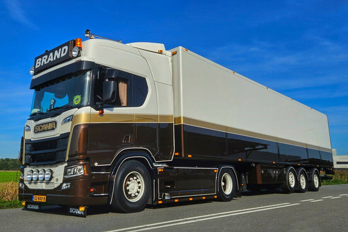 【予約】2025年発売予定 BRAND TRANSPORT SCANIA R ハイライン CR20H 4×2 TRIDEC 冷蔵トレーラー - 3軸 / WSI 1/50 建設機械模型 工事車両