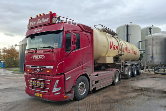 【予約】2026年発売予定 VAN ZUILEN TEXEL B.V. VOLVO FH5 スリーパーキャブ 4X2 バキュームタンクトレーラー 3軸 トレーラー / WSI 1/50 建設機械模型 工事車両