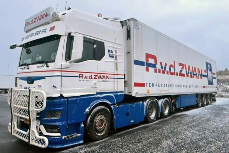 ギャラリービューアに画像をロードする, 【予約】2026年発売予定 MAN TGX GX 6X2 TAG AXLE REEFER TRAILER 3 AXLE R. v.d. Zwan / WSI 1/50 建設機械 模型

