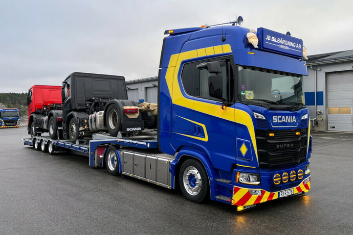 【予約】2026年発売予定 JB BILB?RGNING SCANIA S ハイライン CS20H 4X2 トラックトランスポーター 3軸 トラック / WSI 1/50 建設機械模型 工事車両
