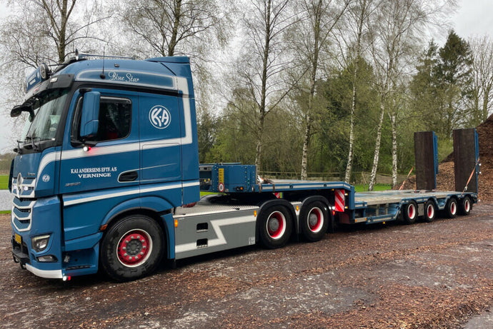 【予約】2026年発売予定 KAI ANDERSENS MERCEDES-BENZ ACTROS MP4 ストリームスペース 6X4 セミホイールウェル低床トレーラー 4軸 トラック / WSI 1/50 建設機械模型 工事車両