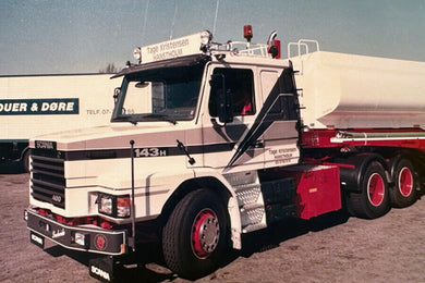 【予約】2026年発売予定 TAGE KRISTENSEN SCANIA 3シリーズ TORPEDO 6x2 タグアクスル トラクタ / WSI 1/50 建設機械模型 工事車両