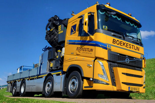 【予約】2026年発売予定 Volvoボルボ FH 5 SLEEPER CAB FLATBED TRUCK 8X2 PALFINGER PK 92002 SH JIB Boekestijn / WSI 1/50 建設機械 模型