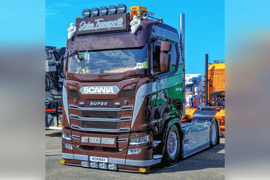 【予約】2026年発売予定 JOHN TRANSPORTS SCANIA S ノーマル CS20N 4x2 トラクタ / WSI 1/50 建設機械模型 工事車両