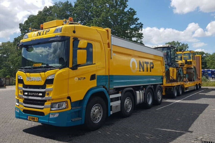 【予約】2026年発売予定 NTP SCANIA G NORMAL CG17N 8x2 タグアクスル ダンプトラック ＆ 4軸 低床ドローバートレーラー ダンプ / WSI 1/50 建設機械模型 工事車両