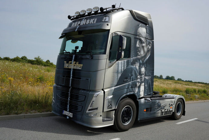 【予約】2025年発売予定 REPINSKI GODFATHER VOLVO FH5 グローブトロッター XL 4×2 トラクタヘッド トラック / WSI 1/50 建設機械模型 工事車両