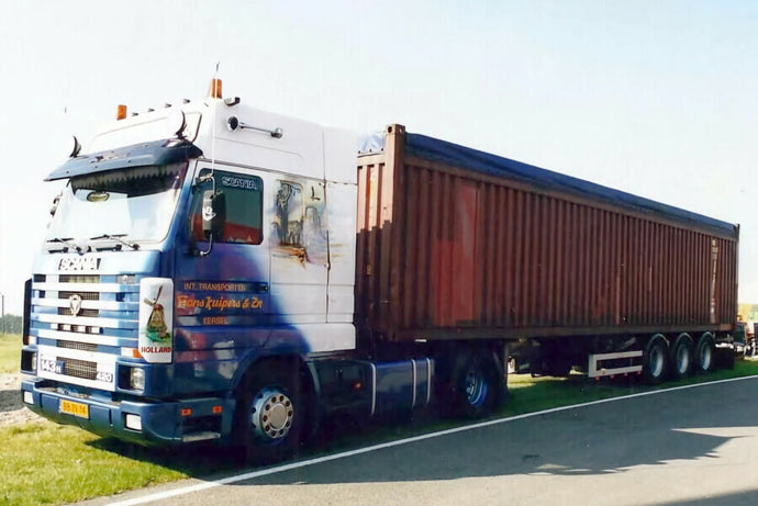 【予約】2026年発売予定 WILBERT KUIPERS SCANIA 3シリーズ STREAMLINE 4x2 フレックスコンテナトレーラー 3軸 + 40FTコンテナ トレーラー / WSI 1/50 建設機械模型 工事車両