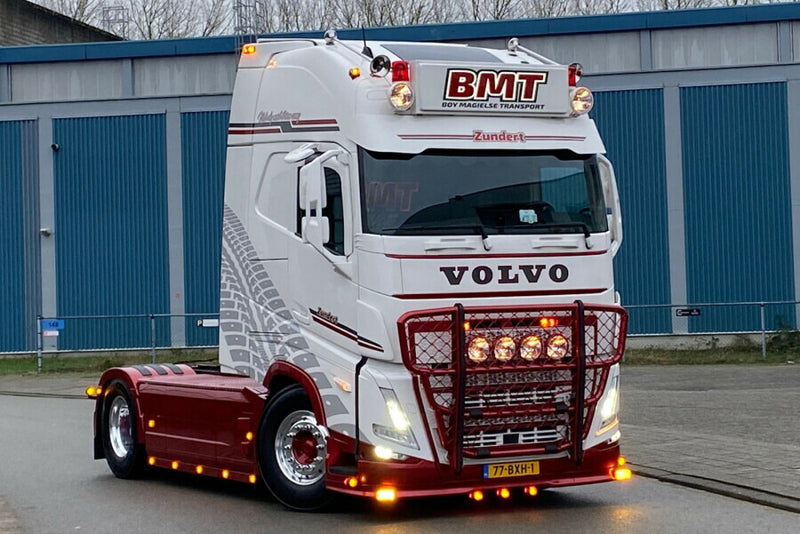 ギャラリービューアに画像をロードする, 【予約】2026年発売予定 Volvoボルボ FH5 GLOBETROTTER XL 4X2 Boy Magielse Transport / WSI 1/50 建設機械 模型
