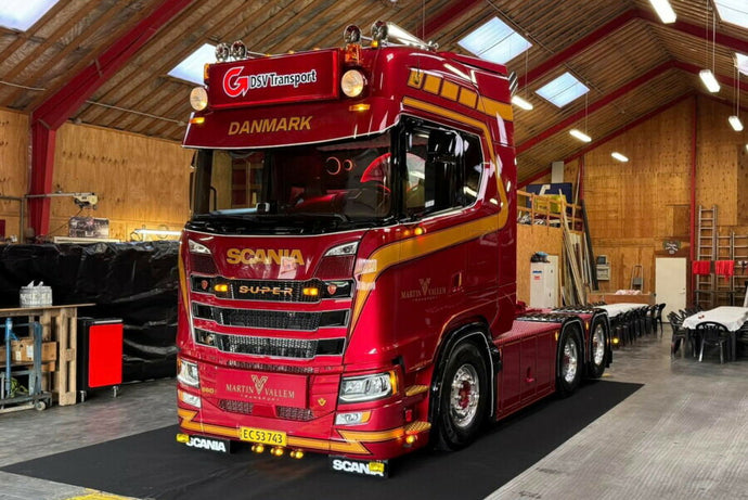 【予約】2026年発売予定 VALLEM SCANIA S HIGHLINE CS20H 6x2 タグアクスル トラクタ / WSI 1/50 建設機械模型 工事車両