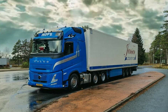 【予約】2026年発売予定 JANSEN URK VOLVO FH エアロ グローブトロッター XL 6X2 ツインステア 冷凍トレーラー 3軸 トレーラー / WSI 1/50 建設機械模型 工事車両