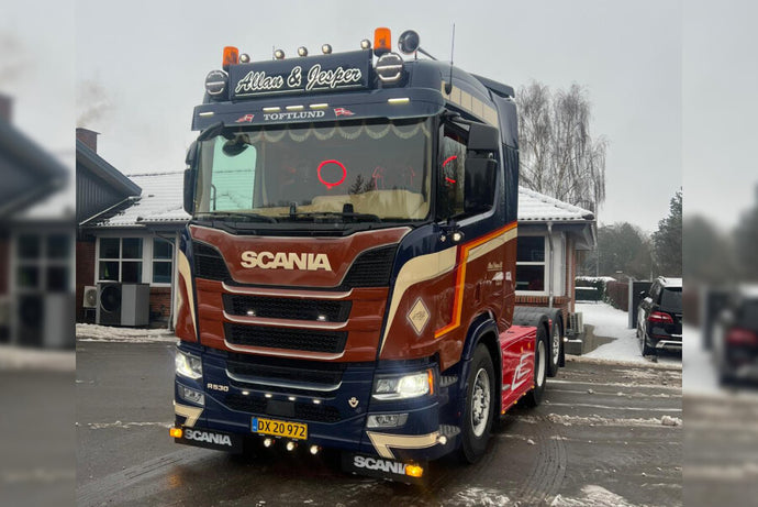 【予約】2026年発売予定 ALLAN & JESPER SCANIA R NORMAL CR20N 6x2 タグアクスル トラクタ / WSI 1/50 建設機械模型 工事車両