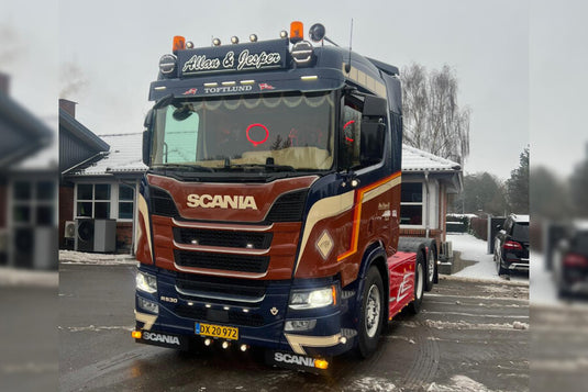 【予約】2026年発売予定 ALLAN & JESPER SCANIA R NORMAL CR20N 6x2 タグアクスル トラクタ / WSI 1/50 建設機械模型 工事車両