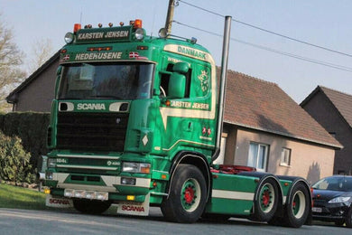 【予約】2026年発売予定 KARSTEN JENSEN SCANIA 4 SERIES フラットルーフ 6X2 ツインステア トラクタ / WSI 1/50 建設機械模型 工事車両