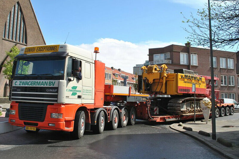 ギャラリービューアに画像をロードする, 【予約】2026年発売予定 DAF 95XF SPACE CAB 10X4 LOW LOADER - 5 AXLE C. Zwagerman GINAF / WSI 1/50 建設機械 模型

