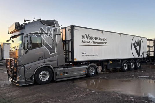 【予約】2026年発売予定 Vornhagen VOLVO FH5 GLOBETROTTER XL 4X2 BELT TRAILER 3 AXLE / WSI 1/50 ミニカー トラック模型