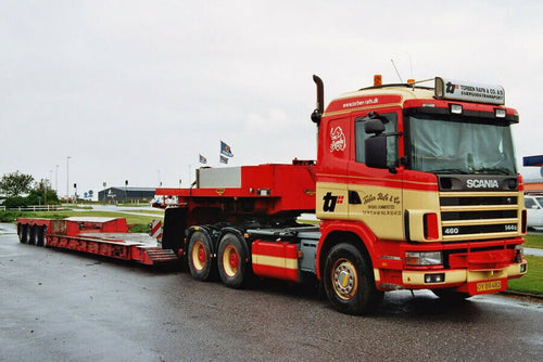 【予約】2026年発売予定 TORBEN RAFN SCANIA 4 SERIES フラットルーフ 6X4 ユーロ ローローダー 4軸 トレーラー / WSI 1/50 建設機械模型 工事車両