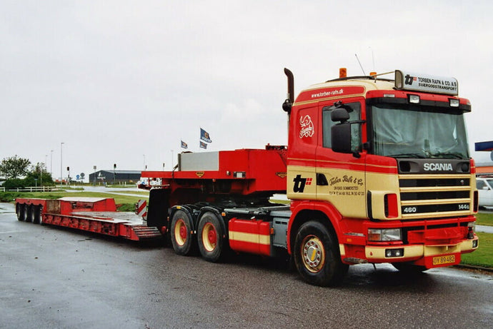 【予約】2026年発売予定 TORBEN RAFN SCANIA 4 SERIES フラットルーフ 6X4 ユーロ ローローダー 4軸 トレーラー / WSI 1/50 建設機械模型 工事車両