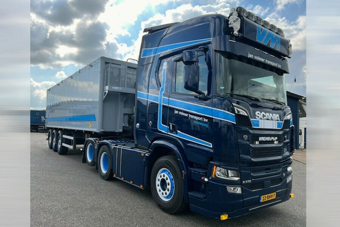 【予約】2026年発売予定 JAN VOLMER TRANSPORT SCANIA R HIGHLINE CR20H 6x2 タグアクスル 3軸 大容量ダンプトレーラー ダンプ / WSI 1/50 建設機械模型 工事車両