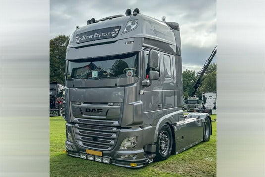 【予約】2026年発売予定 ARMOR EXPRESS DAF XF SUPER SPACE CAB MY2017 4x2 トラクタ / WSI 1/50 建設機械模型 工事車両