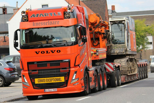 【予約】2026年発売予定 Volvoボルボ FH5 GLOBETROTTER 8X4 LOW LOADER WITH DOLLY 2-5 AXLE WITHOUT LOAD Martle / WSI 1/50 建設機械 模型