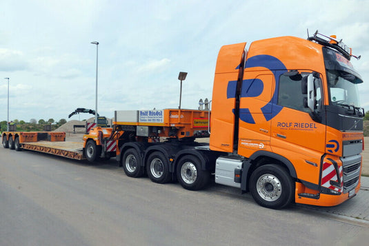 【予約】2026年発売予定 Volvoボルボ FH5 GLOBETROTTER XL 8X4 LOW LOADER DOLLY 1 AXLE - 3 AXLE Rolf Riedel / WSI 1/50 建設機械 模型