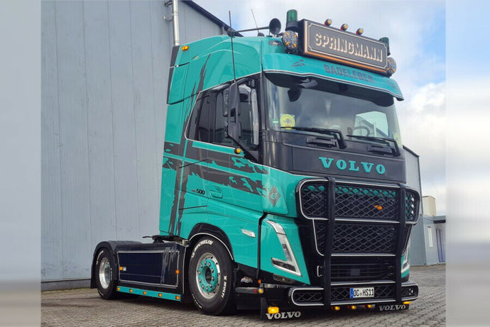 【予約】2026年発売予定 SPRINGMANN VOLVO FH5 GLOBETROTTER 4x2 GERMAN SUPERTRUCKS トラクタ / WSI 1/50 建設機械模型 工事車両