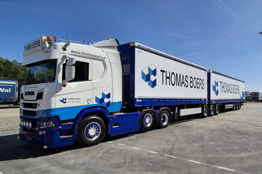 【予約】2026年発売予定 THOMAS BOERS SCANIA R NORMAL CR20N 6x2 ツインステア 6軸 リジッドトラックドローバーロードトレイン トラック / WSI 1/50 建設機械模型 工事車両