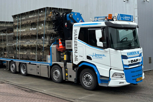 【予約】2026年発売予定 VAN HAMEREN DAF XD SL リジッドフラットベッドトラック 8x2 タグアクスル PALFINGER PK 480 TEC付き トラック / WSI 1/50 建設機械模型 工事車両