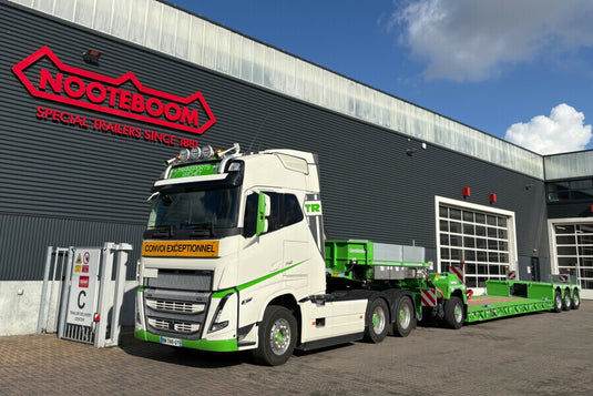 【予約】2026年発売予定 RACHET VOLVO FH5 GLOBETROTTER 6x4 ローローダー ドーリー1軸付き 3軸 積載車 / WSI 1/50 建設機械模型 工事車両