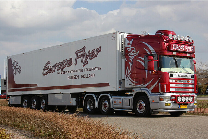 ギャラリービューアに画像をロードする, 【予約】2026年発売予定 Scaniaスカニア 4 SERIES TOPLINE 6X2 TWIN STEER リーファートレーラー 3 AXLE Europe Flyer / WSI 1/50 建設機械 模型
