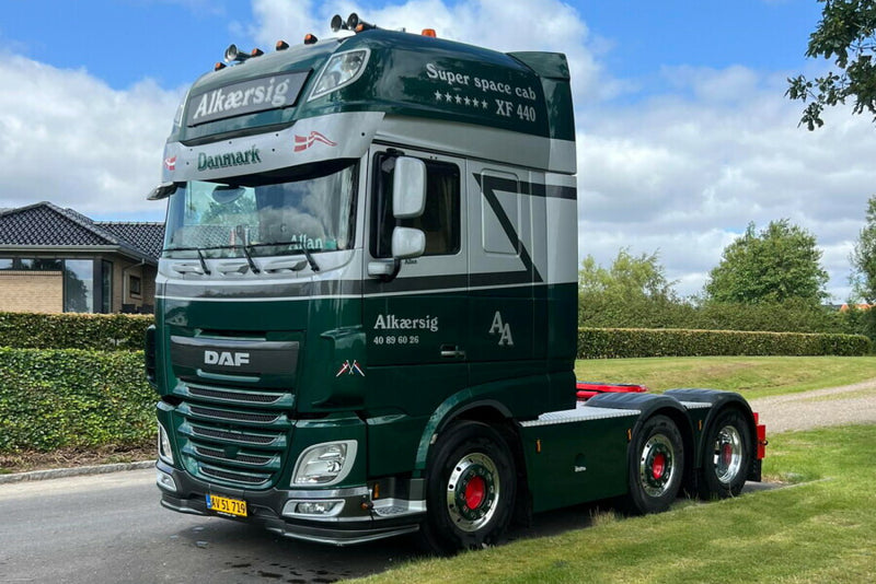 ギャラリービューアに画像をロードする, 【予約】2026年発売予定 DAF XF SUPER SPACE CAB 6X2 TWIN STEER Allan Alkaersig / WSI 1/50 建設機械 模型
