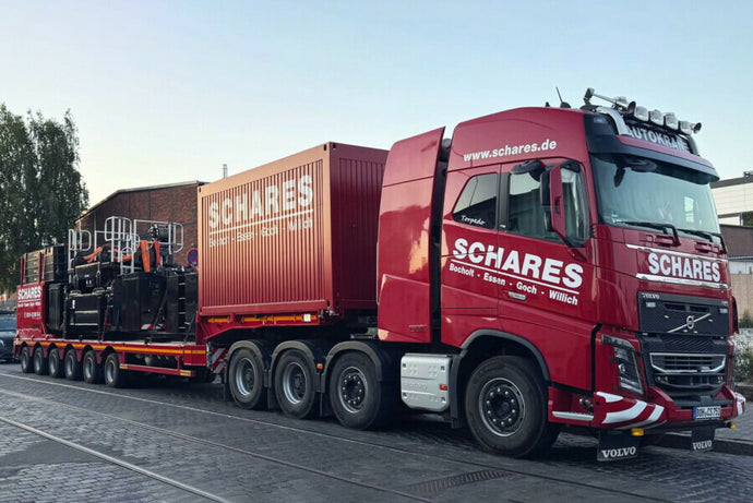 【予約】2026年発売予定 SCHARES VOLVO FH4 グローブトロッター 8X4 SL ローローダー 6軸 10フィートコンテナ / WSI 1/50 建設機械模型 工事車両