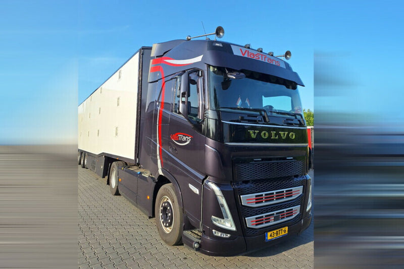 ギャラリービューアに画像をロードする, 【予約】2026年発売予定 Volvoボルボ FH5 GLOBETROTTER 4X2 ISO THERM LIVE STOCK TRAILER - 3 AXLE VlasTrans / WSI 1/50 建設機械 模型
