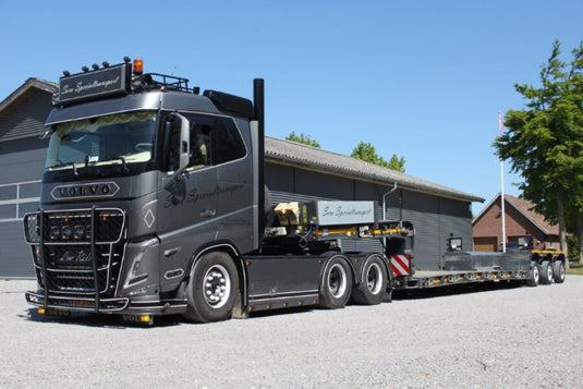 【予約】2026年発売予定 Soro Specialtransport VOLVO FH5 SLEEPER CAB 6X4 LOW LOADER 3 AX / WSI 1/50 ミニカー トラック模型