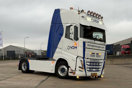 【予約】2026年発売予定 Volvoボルボ FH5 GLOBETROTTER XL 4X2 リーファートレーラー 3軸 VDH / WSI 1/50 建設機械 模型