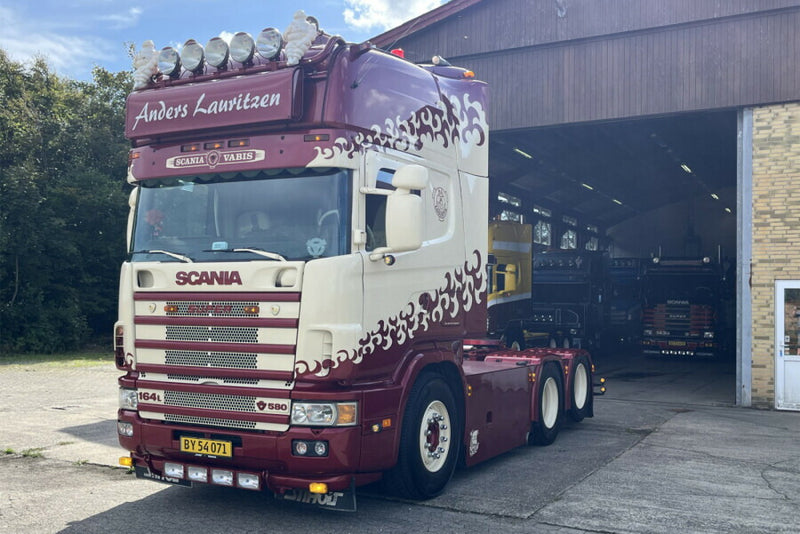 ギャラリービューアに画像をロードする, 【予約】2026年発売予定 Scaniaスカニア 4 SERIES TOPLINE 6X2 TAG AXLE Anders Lauritzen / WSI 1/50 建設機械 模型
