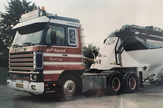 【予約】2026年発売予定 Bent Bogetoft SCANIA 3 SERIES STREAMLINE 6X2 TAG AXLE / WSI 1/50 ミニカー トラック模型